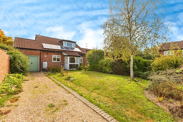 3 Bedroom Semi-detached House For Sale In Newmarket Close, Lower Earley, Reading, RG6