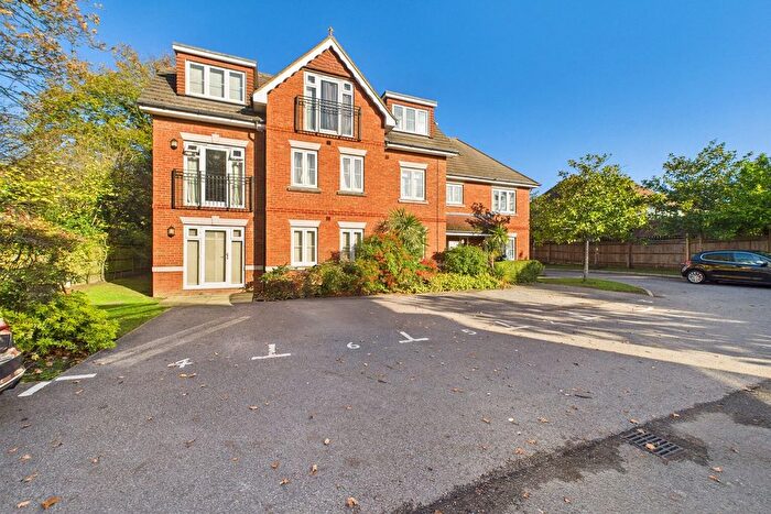 2 Bedroom Flat For Sale In Reading Road, Winnersh, Wokingham, Berkshire, RG41