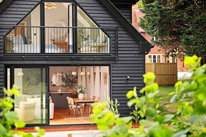 3 Bedroom Detached House For Sale In Paddock Grove, Effingham, KT24