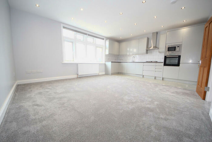 2 Bedroom Flat To Rent In Green Lanes, Winchmore Hill, N21