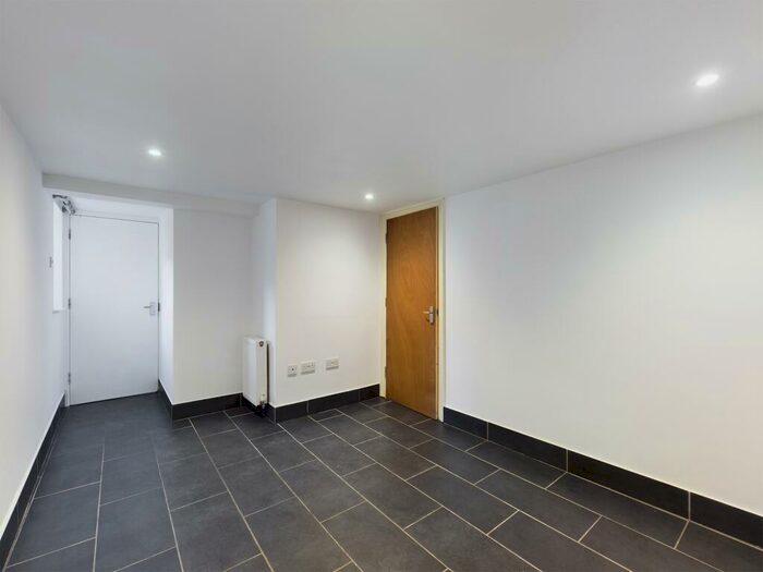 1 Bedroom Flat To Rent In Powerscourt Road, North End, Portsmouth, PO2