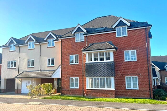 2 Bedroom Flat For Sale In Observer Point Road, Overton, Basingstoke, Hampshire, RG25