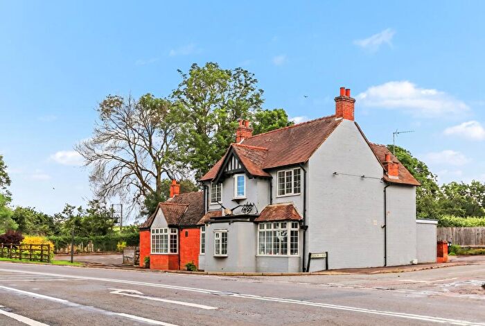3 Bedroom Detached House For Sale In Southam Road, Banbury, Oxfordshire, OX17