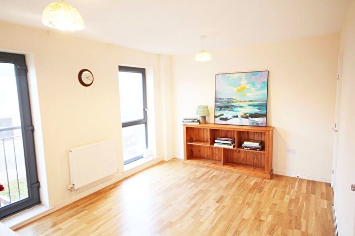 5 Bedroom Terraced House For Sale In Churchill Road, Uxbridge, UB10