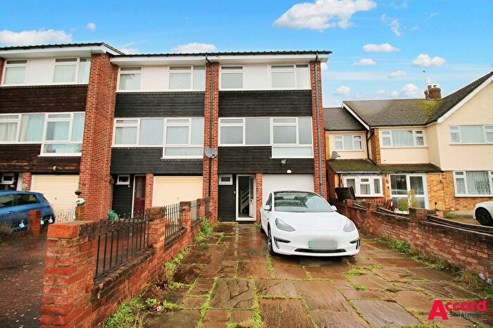 4 Bedroom End Of Terrace House To Rent In Essex Gardens, Hornchurch, RM11