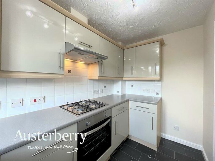 2 Bedroom Town House To Rent In Ironbridge Drive, Silverdale, Stoke On