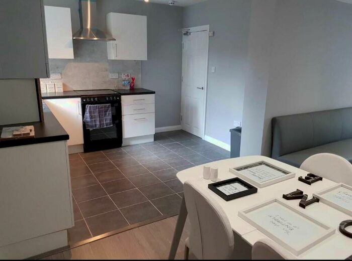 5 Bedroom Detached House To Rent In Coulsdon Road, Coulsdon, CR5
