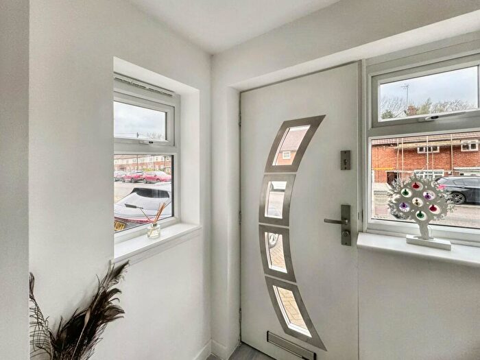 3 Bedroom End Of Terrace House For Sale In Amherst Drive, Orpington, BR5