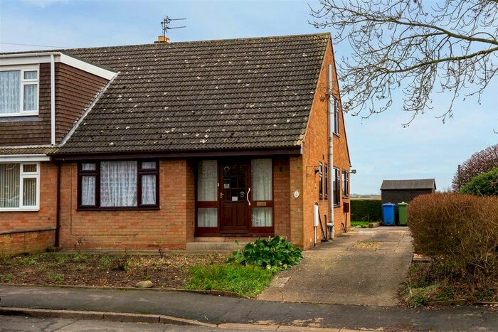 3 Bedroom Semi-Detached Bungalow For Sale In Welwick Road, Patrington, Hull, HU12