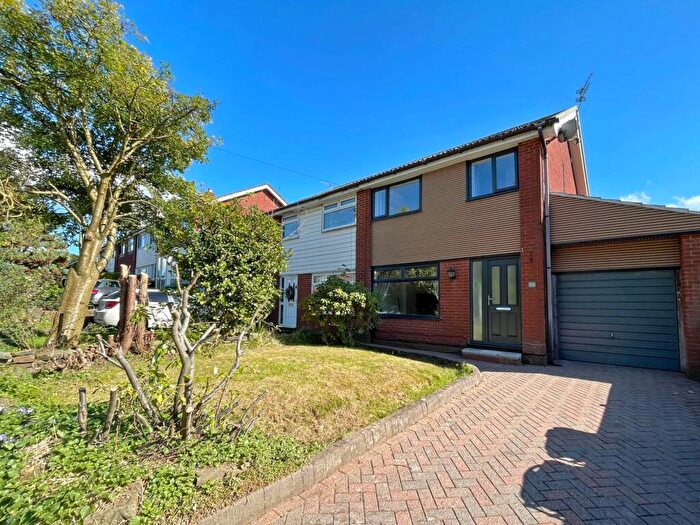 3 Bedroom Semi-Detached House For Sale In Harewood Drive, Royton, OL2