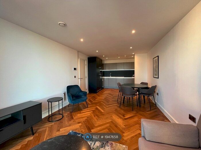 2 Bedroom Flat To Rent In East Tower At Deansgate Square, Manchester, M15