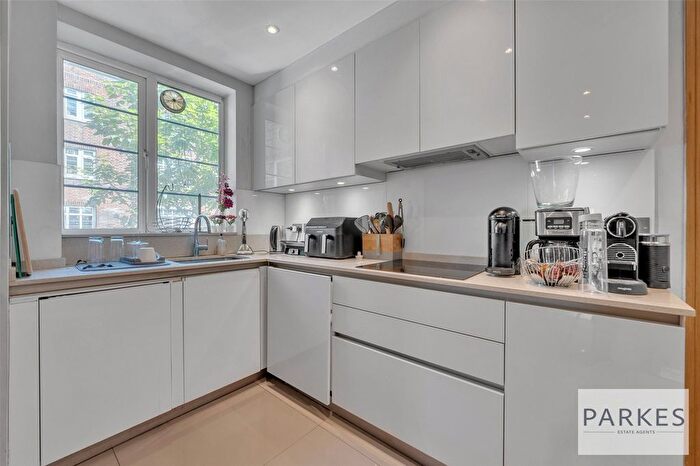 3 Bedroom Flat To Rent In Marlborough Court, Pembroke Road, W8