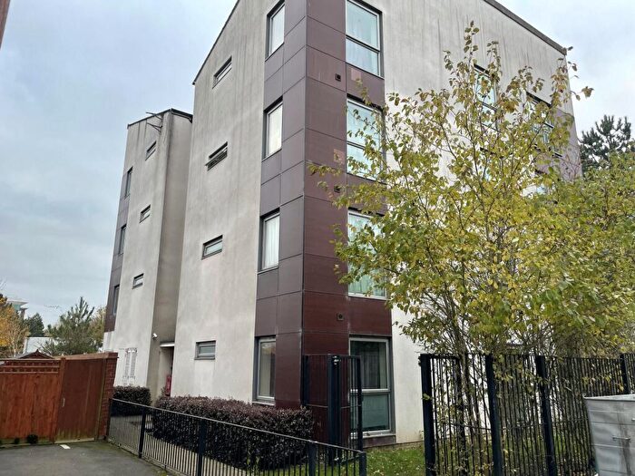 3 Bedroom Apartment To Rent In Aviation Ave, Hatfield, AL10