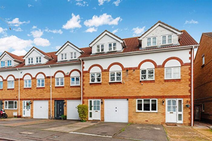 3 Bedroom Town House For Sale In Oakmead Place, Mitcham, CR4