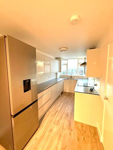 2 Bedroom Property To Rent In Nether Street, London, N3