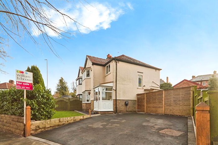 3 Bedroom Semi Detached House For Sale In Lynnwood Gardens, Pudsey, LS28