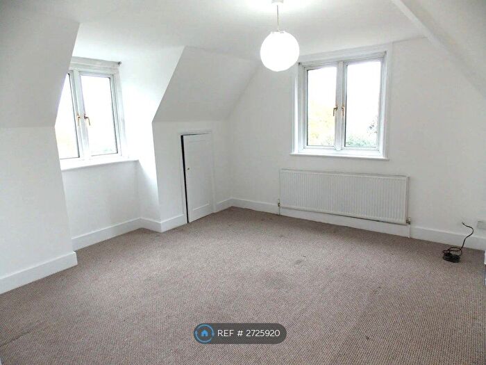 2 Bedroom Flat To Rent In Thicket Road, London, SE20