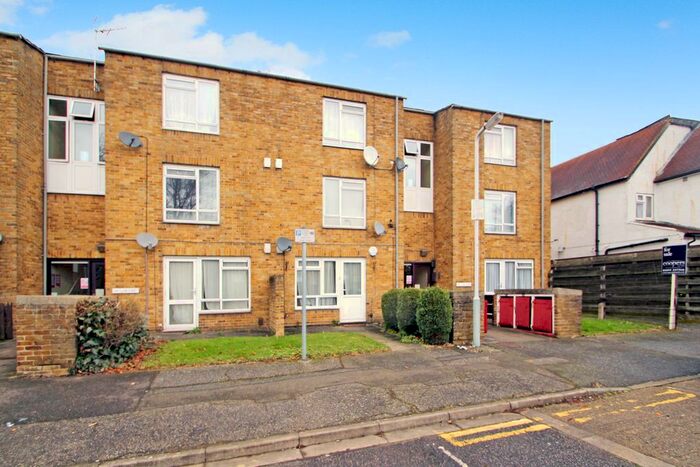 1 Bedroom Flat To Rent In Enfield Close, Uxbridge, Greater London, UB8