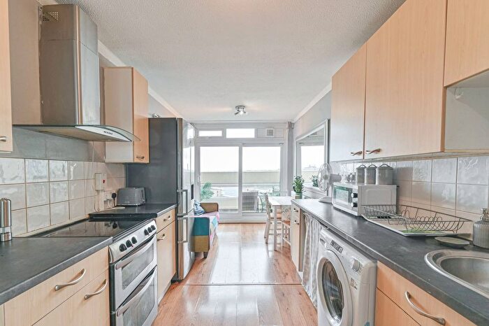 2 Bedroom Flat For Sale In Grantham Road, Stockwell, London, SW9