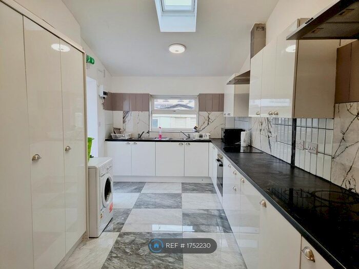 6 Bedroom End Of Terrace House To Rent In Cottrell Road, Bristol, BS5