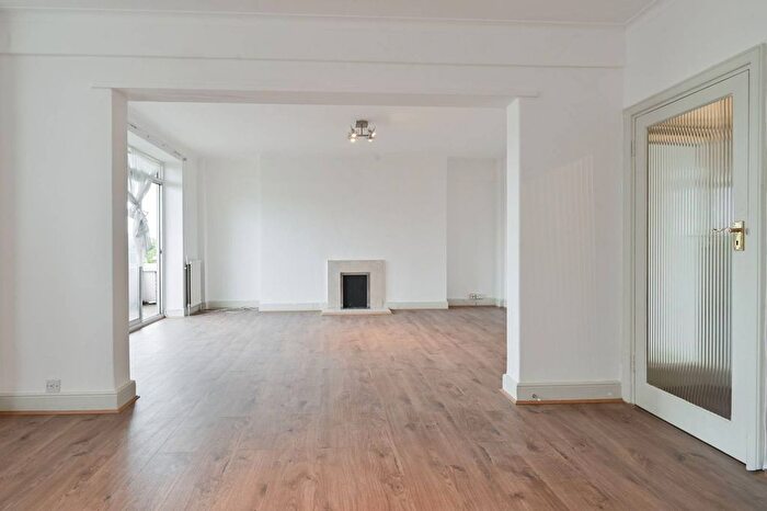 4 Bedroom Flat To Rent In Prince Albert Road, Regent's Park, London, NW8