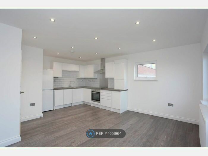 2 Bedroom Flat To Rent In Hatters Court, Luton, LU1