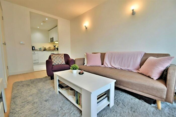 1 Bedroom Flat To Rent In Cardinal Building, Station Approach, Hayes, UB3