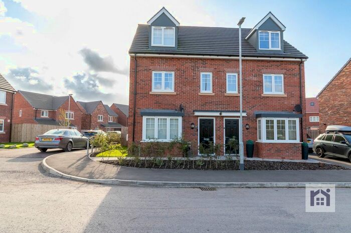 3 Bedroom Semi-Detached House To Rent In Goldcrest Avenue, Farington Moss, PR26