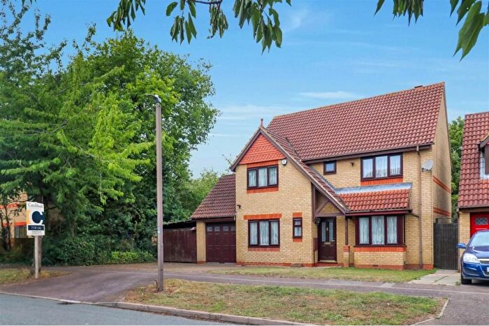4 Bedroom Detached House For Sale In Studley Knapp, Walnut Tree, Milton Keynes, MK7