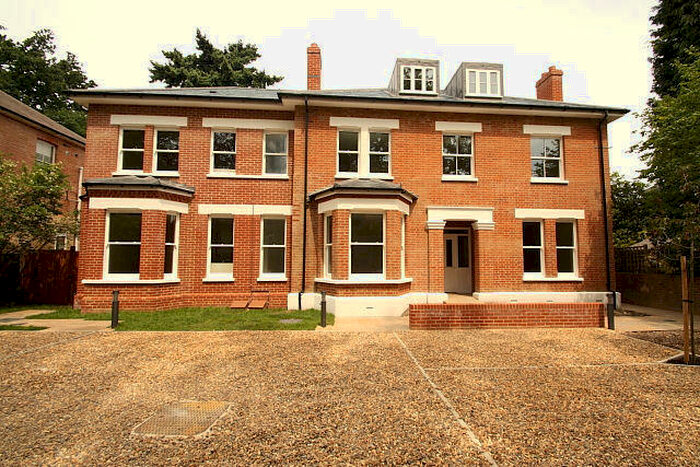 1 Bedroom Flat To Rent In Broomhall Road, Woking, GU21