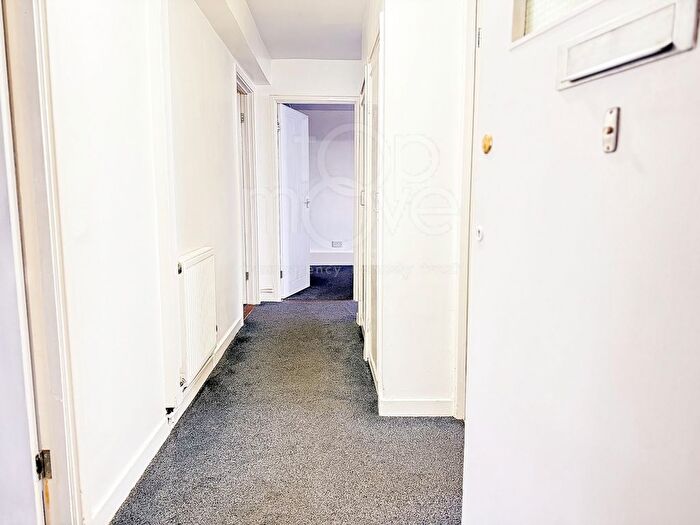 2 Bedroom Flat To Rent In Ashburton Road, Croydon, CR0