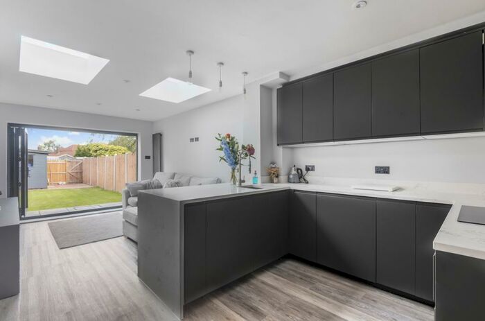 2 Bedroom Terraced House To Rent In Sherwood Park Avenue Sidcup, DA15