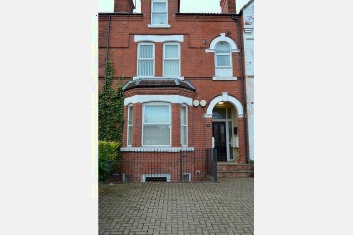 2 Bedroom Flat To Rent In Flat, Auckland Road, DN2