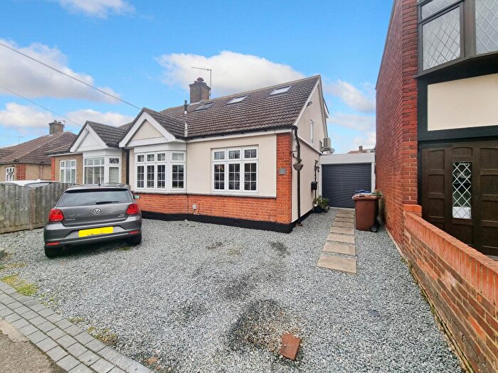 5 Bedroom Bungalow To Rent In Waverley Gardens, Grays, Essex, RM16