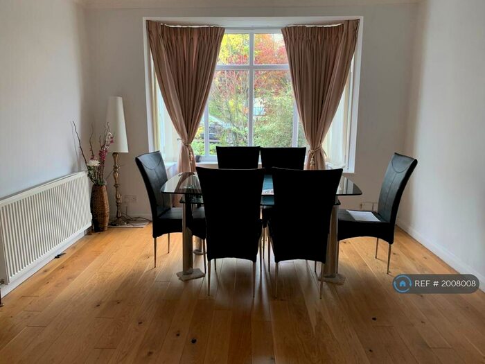3 Bedroom Semi-Detached House To Rent In Didsbury, Manchester, M20