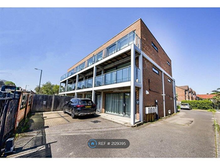 1 Bedroom Flat To Rent In Staines Road, Twickenham, TW2