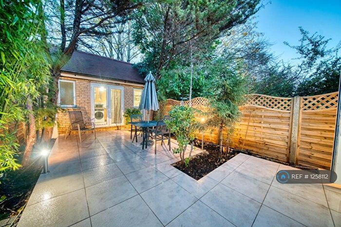 3 Bedroom Flat To Rent In Spruce Hills Road, London, E17