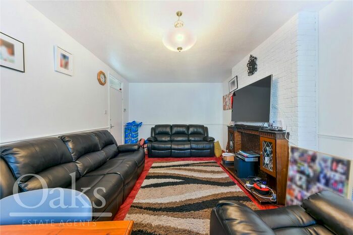 3 Bedroom Maisonette To Rent In Atwater Close, London, SW2