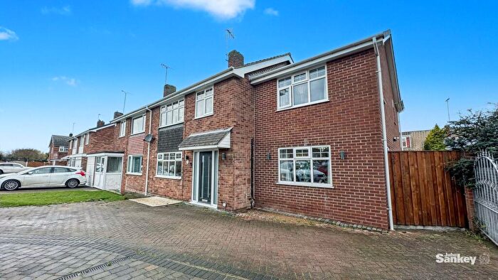 4 Bedroom Semi-Detached House For Sale In Glannis Square, Old Church Warsop, Mansfield, NG20