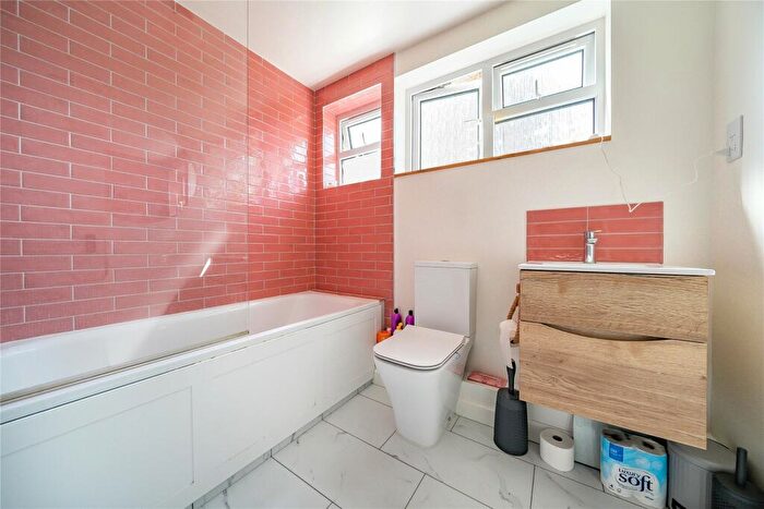 2 Bedroom Flat For Sale In Clarence House, Queens Road, Hersham, KT12