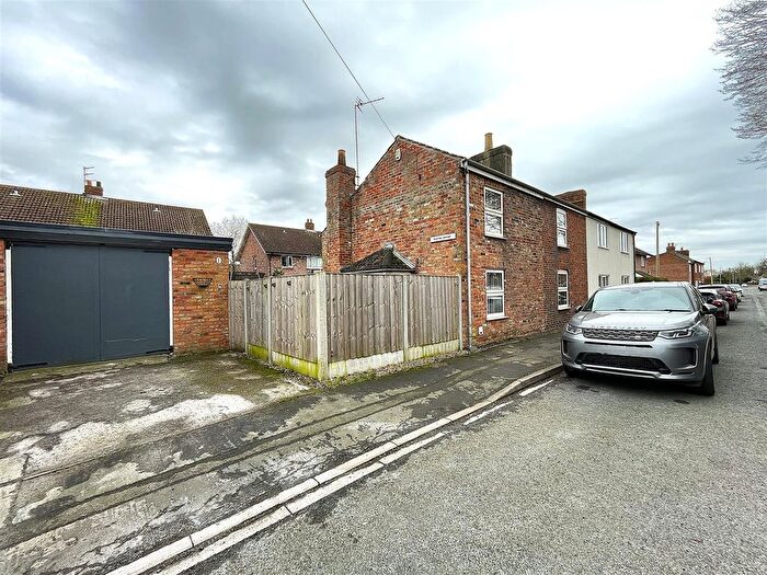 3 Bedroom Semi Detached House For Sale In Breighton Road, Bubwith, Selby, YO8