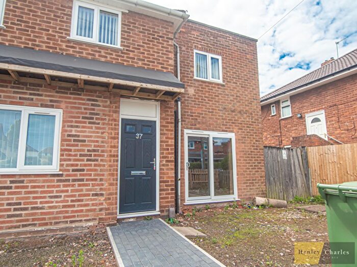 2 Bedroom Maisonette To Rent In Castleview Road, Moxley, Wolverhampton, WV14