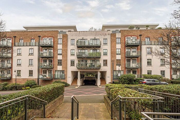 2 Bedroom Flat To Rent In Queen Mary's Place, Roehampton, London, SW15