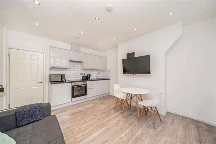 2 Bedroom Flat To Rent In St. Oswalds Place, Vauxhall, SE11