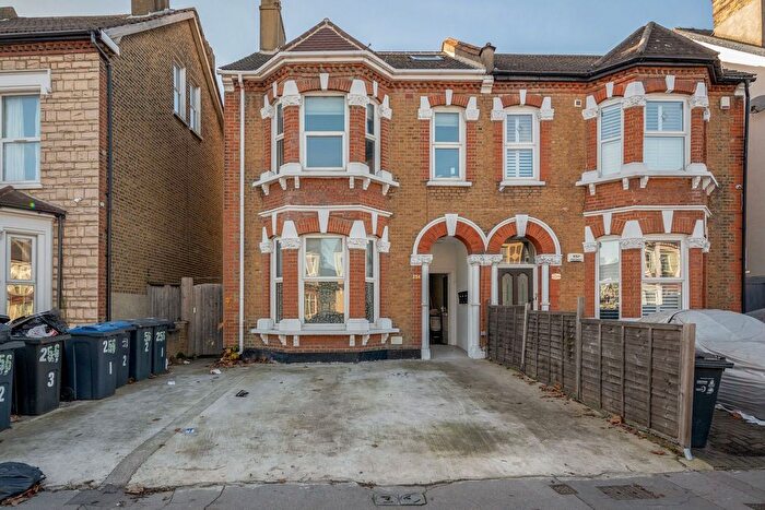 3 Bedroom Flat For Sale In Portland Road, London, SE25