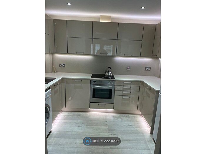 2 Bedroom Flat To Rent In Churchill Way, Cardiff, CF10