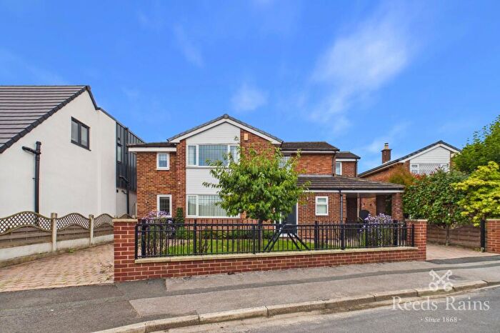 4 Bedroom Detached House For Sale In The Roundway, Morley, Leeds, West Yorkshire, LS27