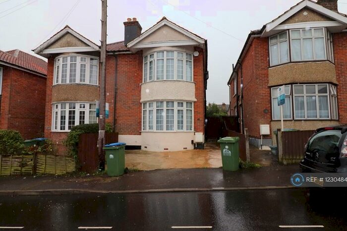5 Bedroom Semi-Detached House To Rent In Sirdar Road, Southampton, SO17