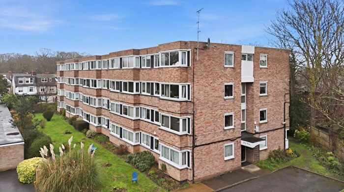2 Bedroom Flat For Sale In Queenswood Gardens, Aldersbrook, E11