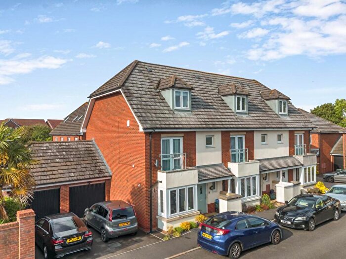 4 Bedroom End Of Terrace House To Rent In Winter Walk, Whitchurch, Bristol, BS14